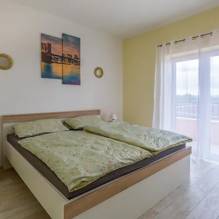 Pet Friendly In With Wifi Apartment Umag